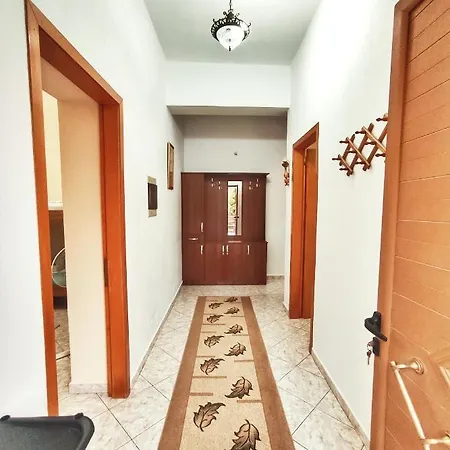 Artur's Appartamento Gjirokastër